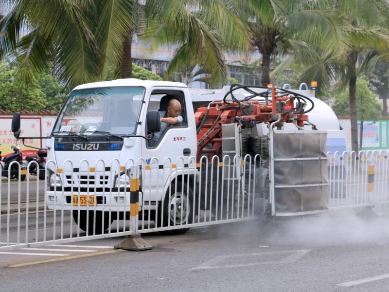 東風多利卡護欄清洗車