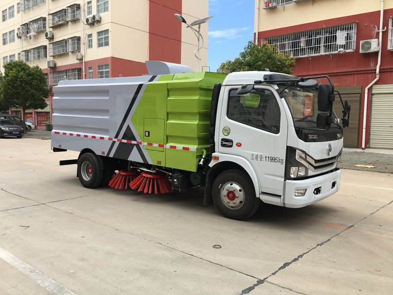 東風多利卡掃路車